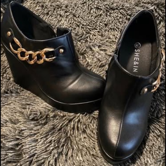 Shoes 6.5 - Picture 2 of 2